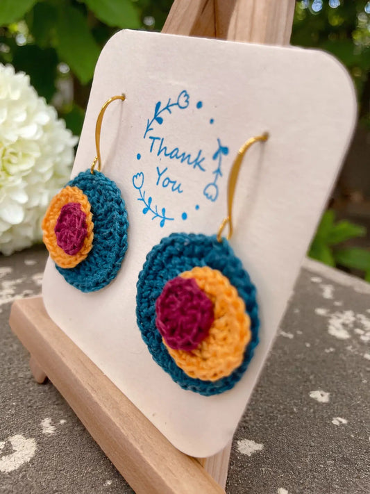 3D Circle with teal base Tangles & Twine