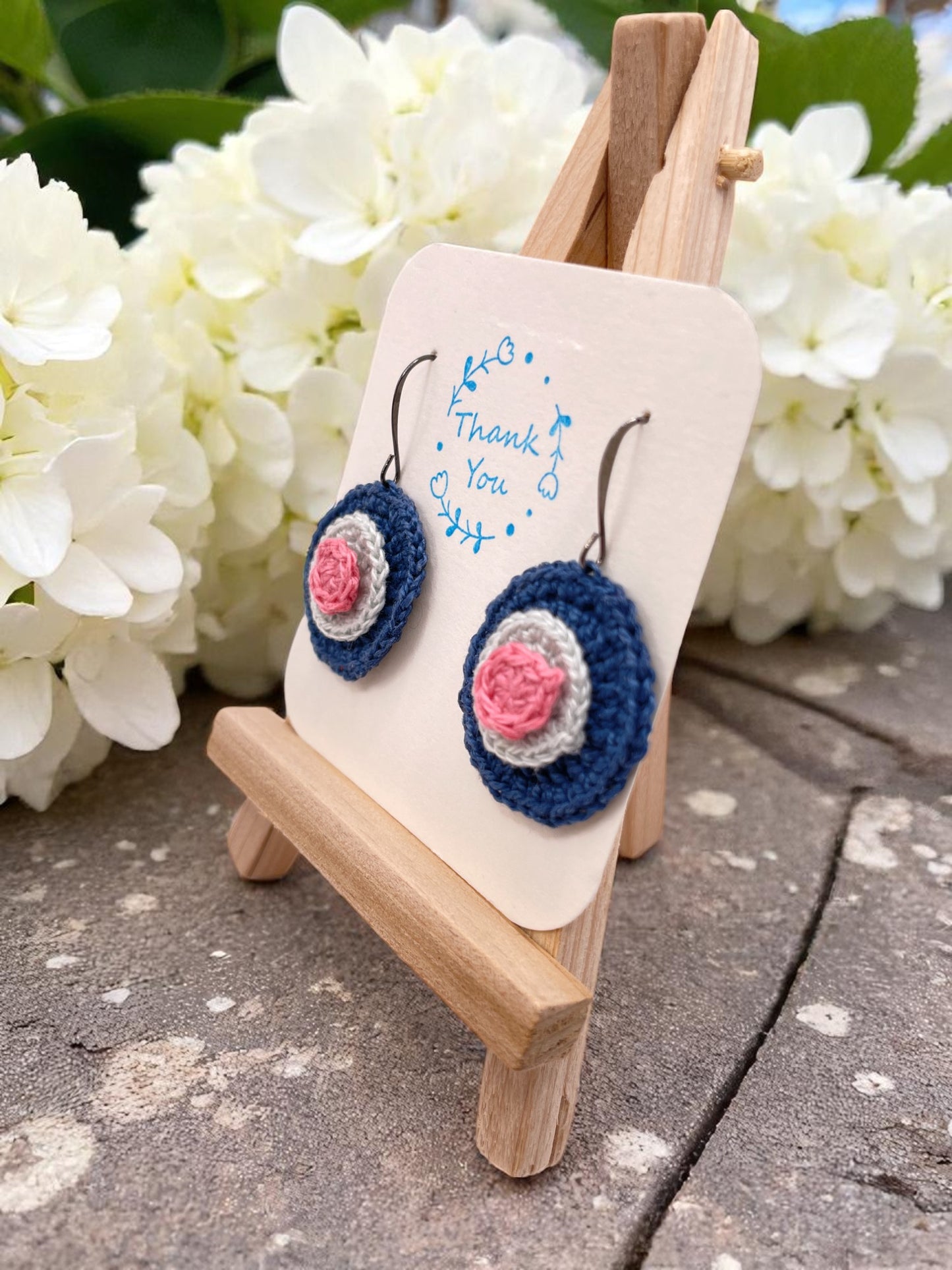 3D Circle with navy base