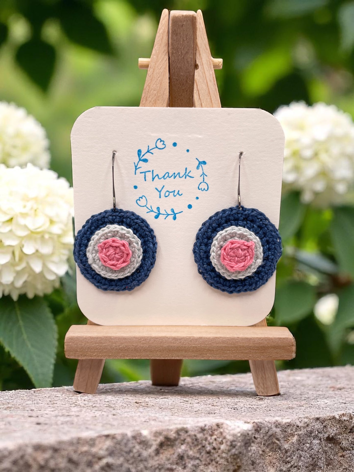 3D Circle with navy base