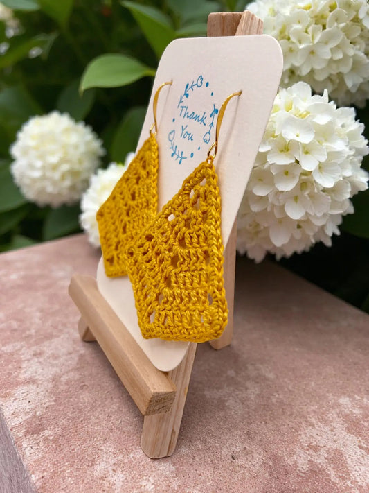 Simple triangle in mustard Tangles & Twine