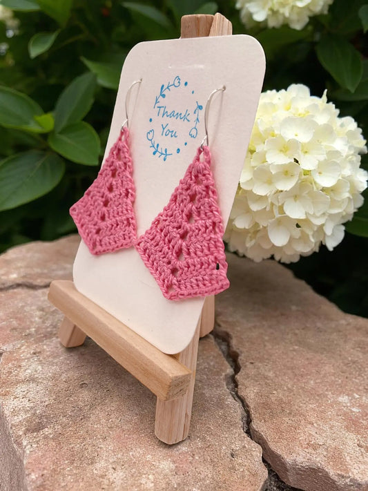 Simple triangle in bright pink Tangles & Twine