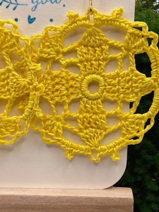 Circular earring in yellow Tangles & Twine