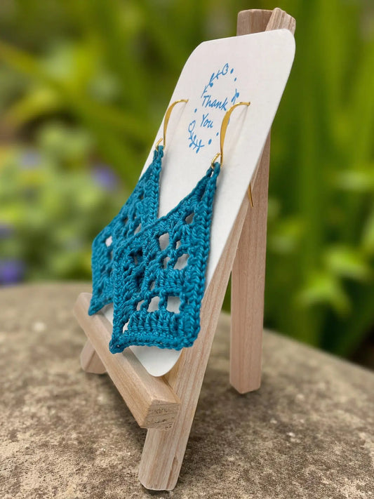 Fancy triangle in teal Tangles & Twine