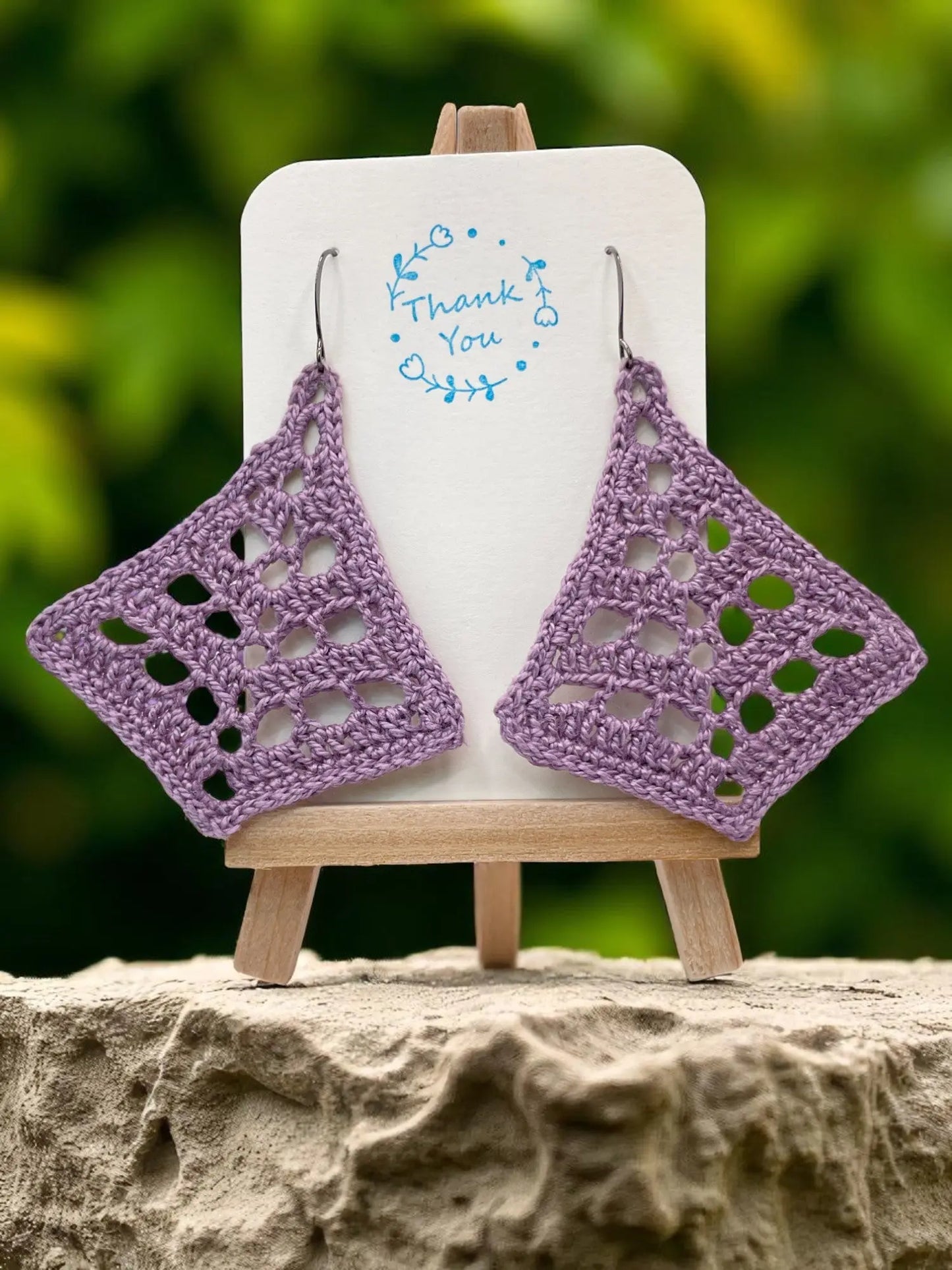 Fancy triangle in lavender Tangles & Twine