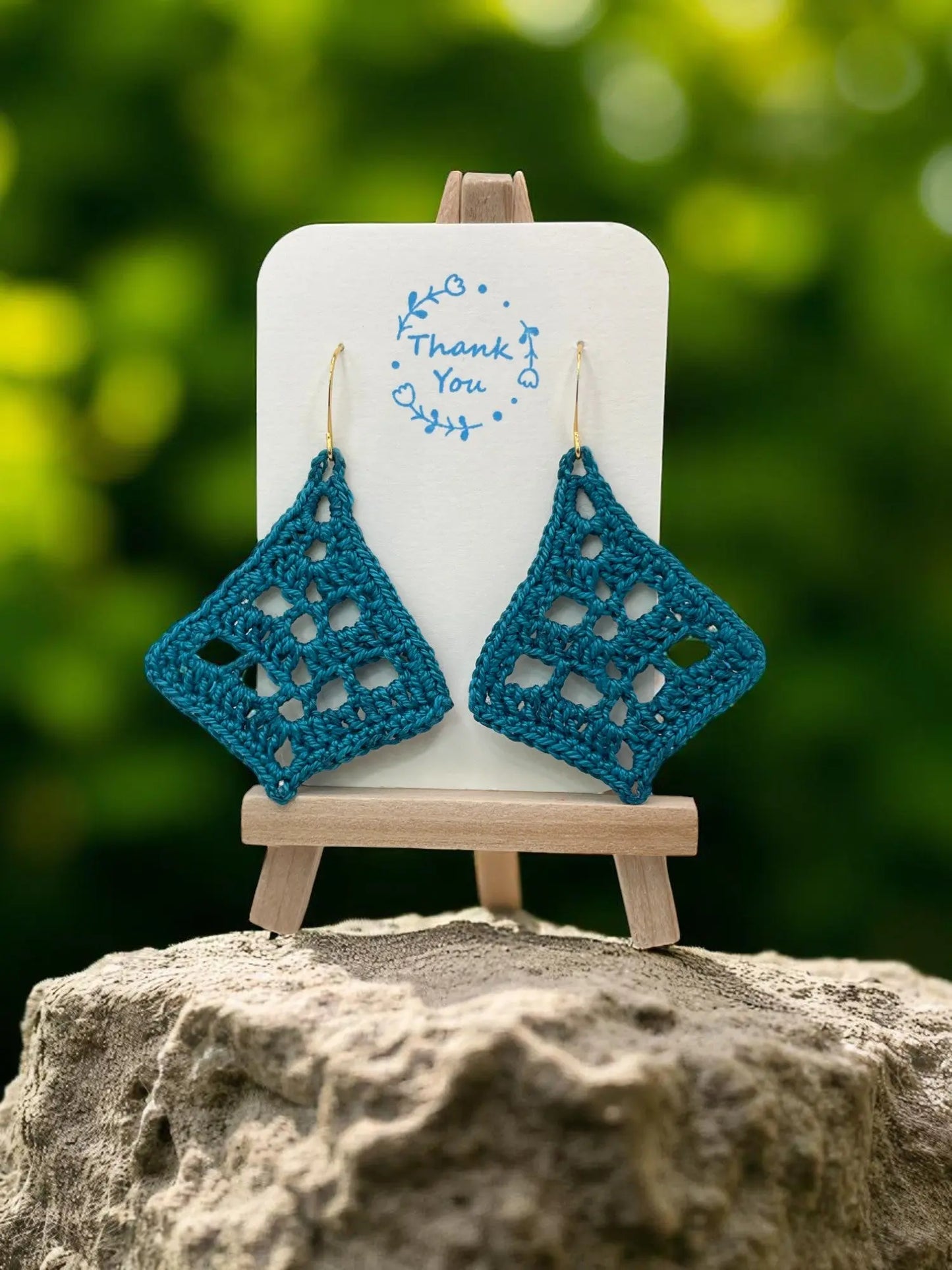Fancy triangle in teal Tangles & Twine