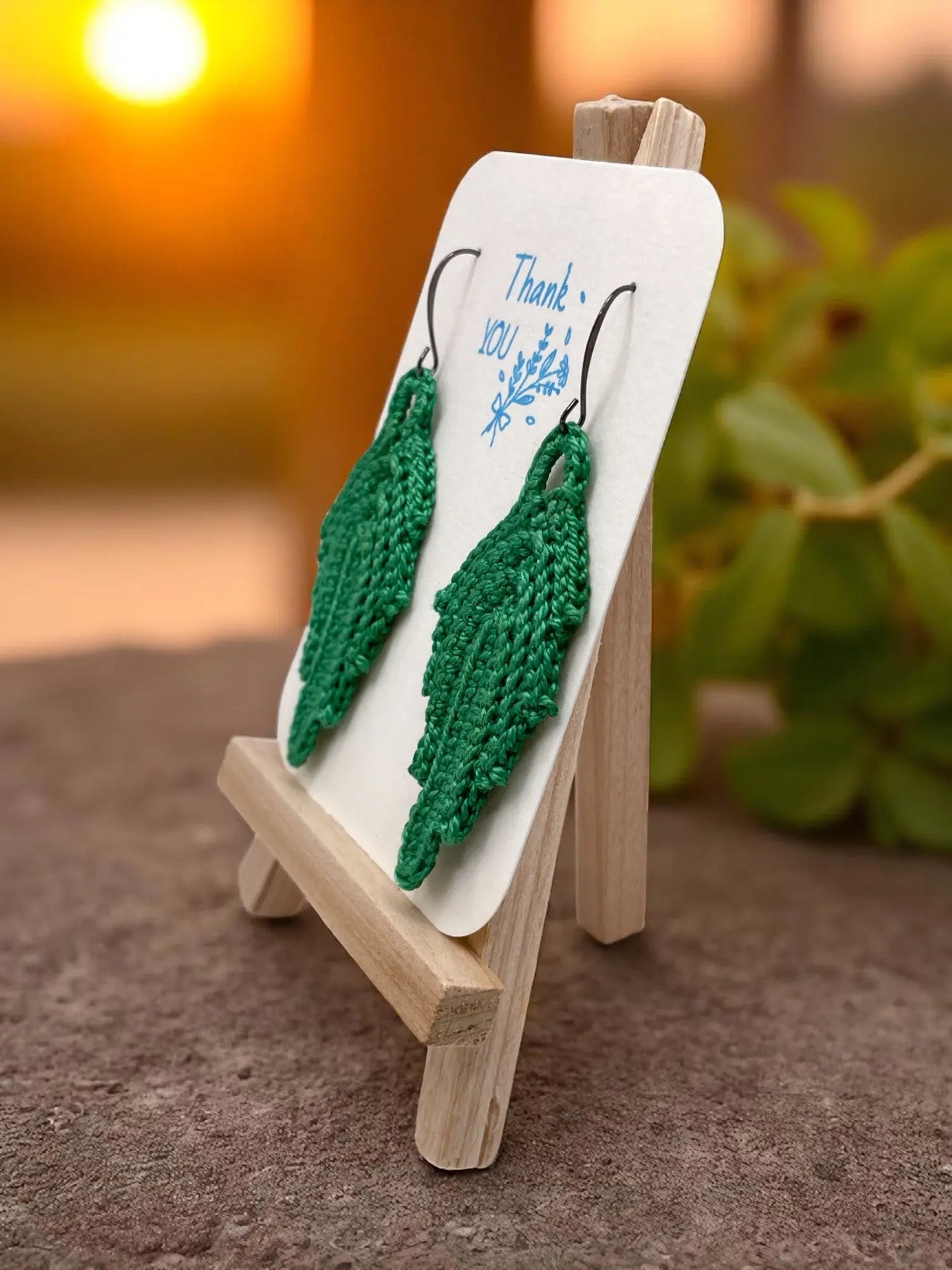 Modern leaf in green Tangles & Twine