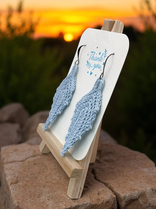 Modern leaf in light blue Tangles & Twine