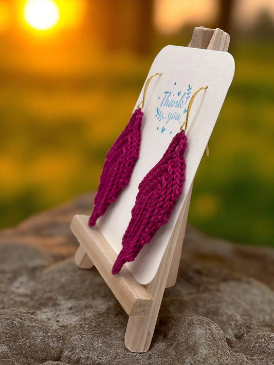 Modern leaf in fuchsia Tangles & Twine