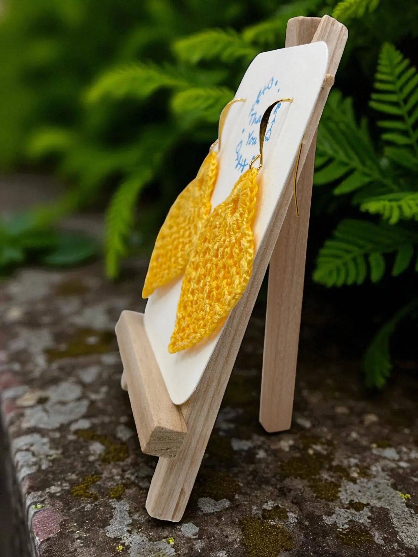 Pineapple in yellow Tangles & Twine