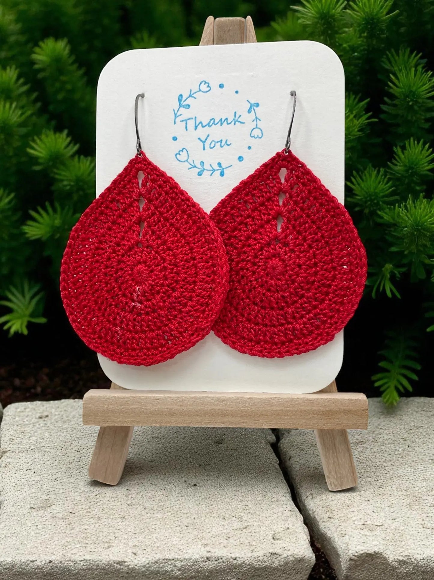 Solid teardrop in red (large) Tangles & Twine