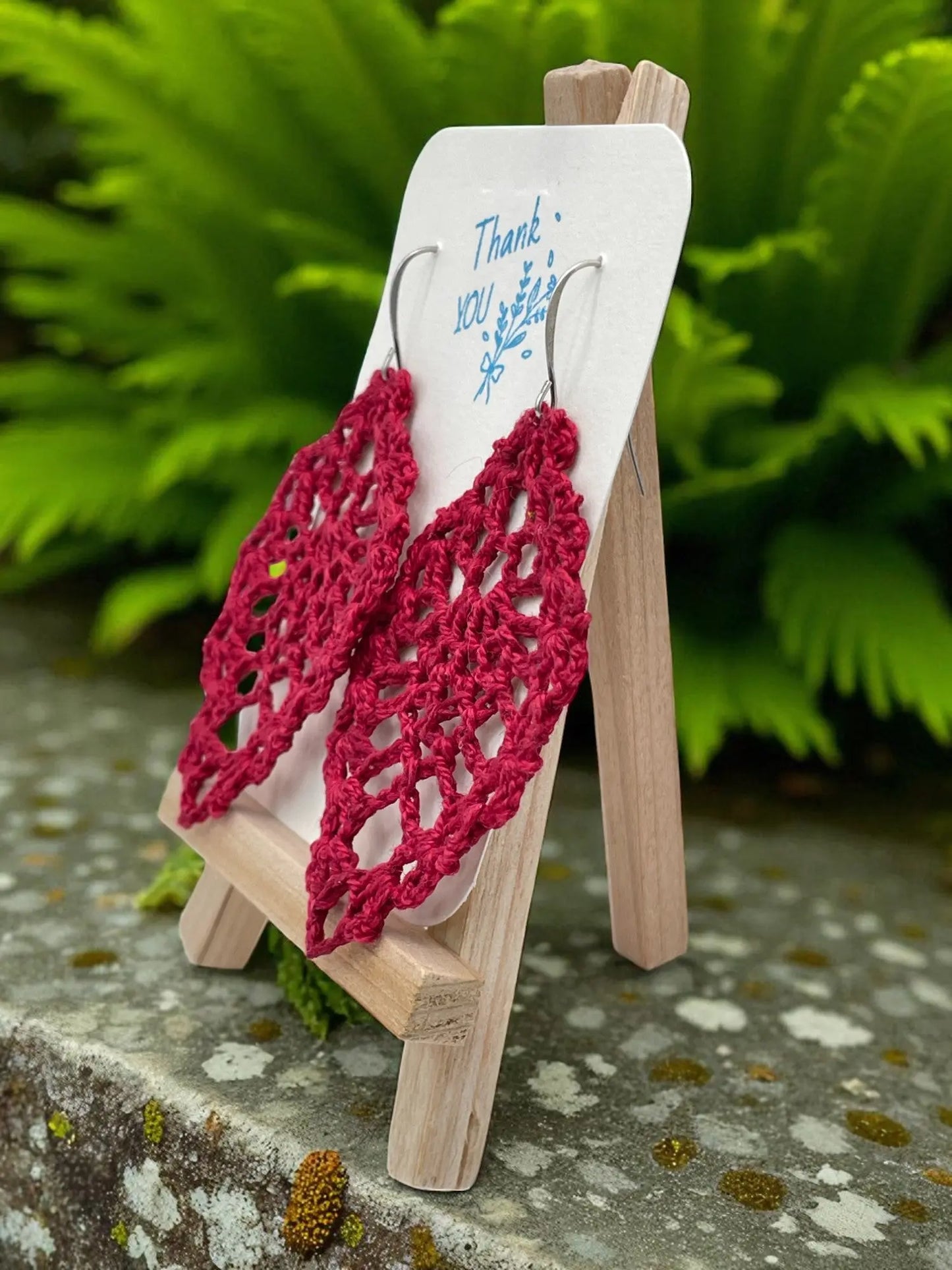 Lacey Pineapple in burgundy Tangles & Twine