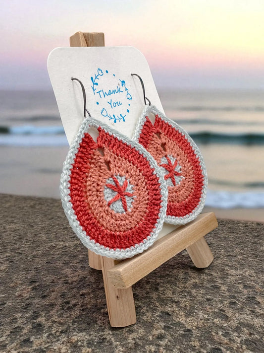 Fancy Teardrop in gray and coral Tangles & Twine