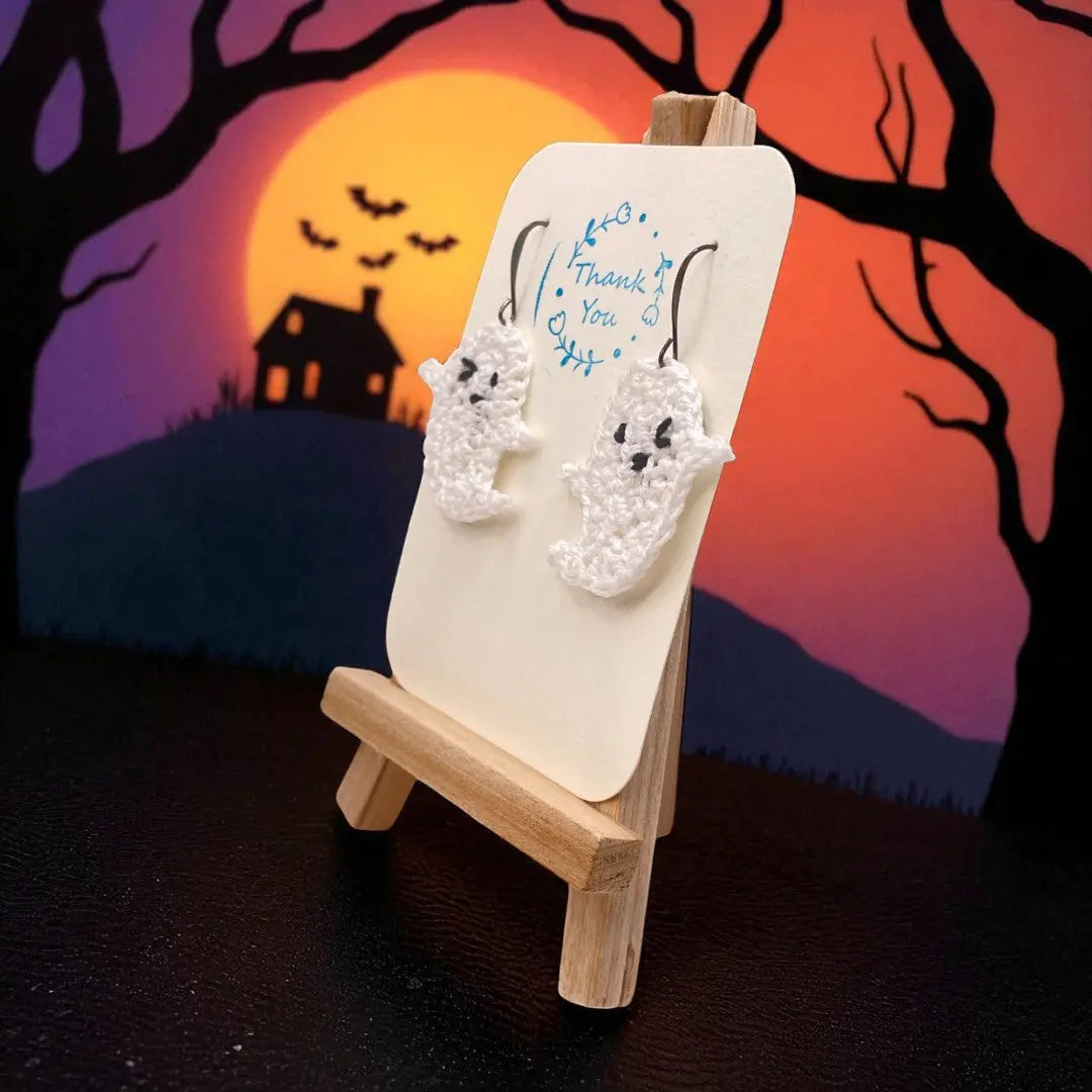 Smiling Ghost (#8) Tangles & Twine