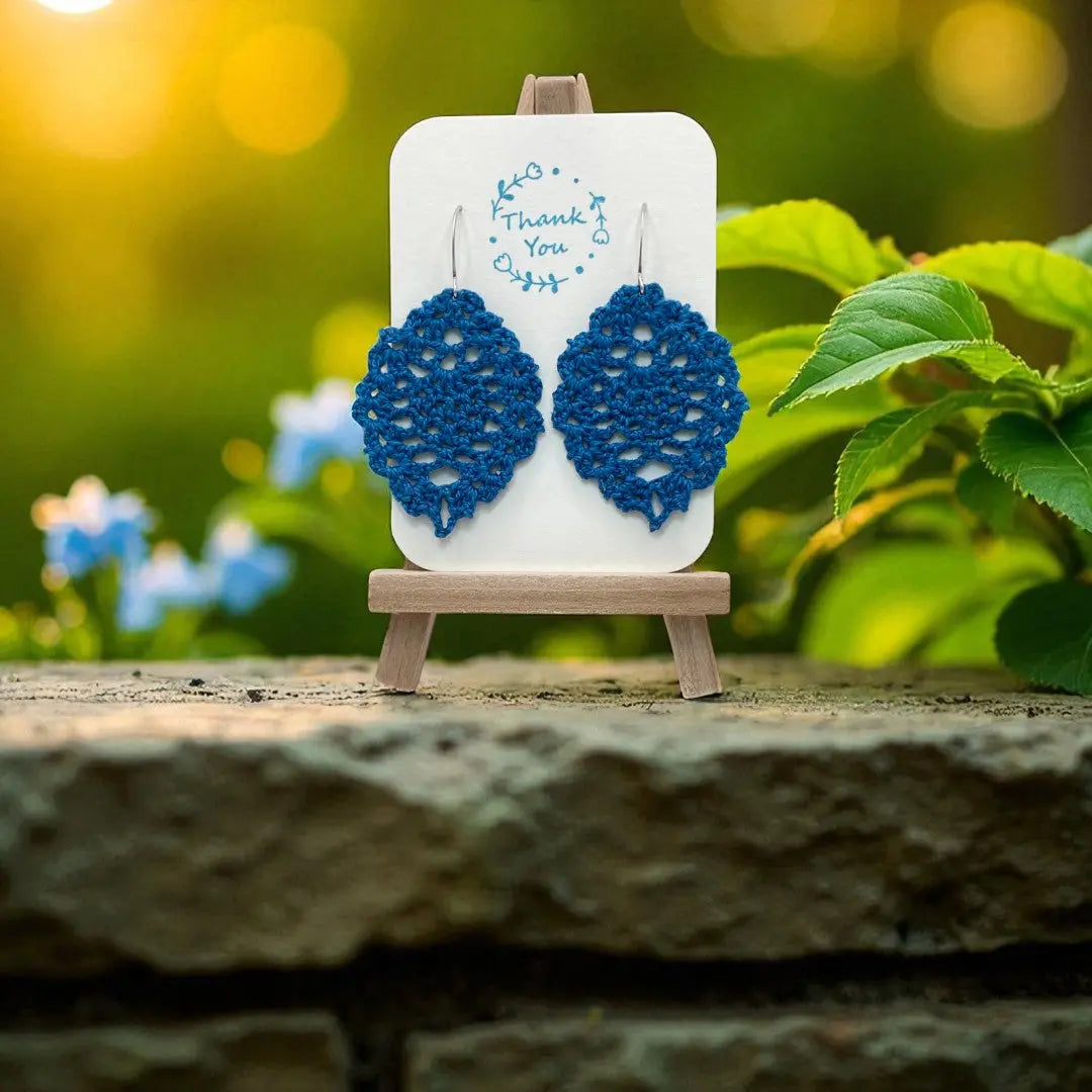 Lacey Pineapple in blue Tangles & Twine