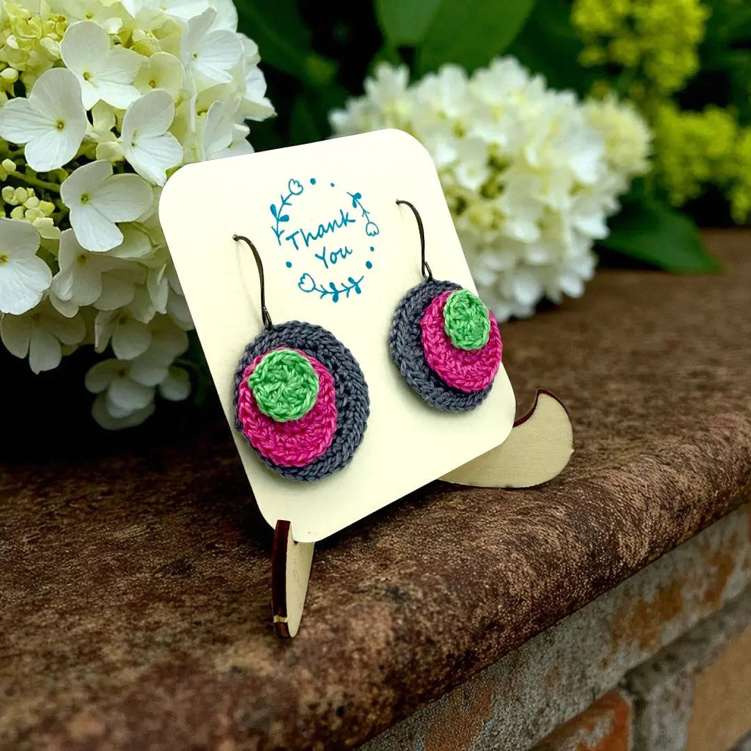 3D Circle in Gray, Pink, and Green Tangles & Twine