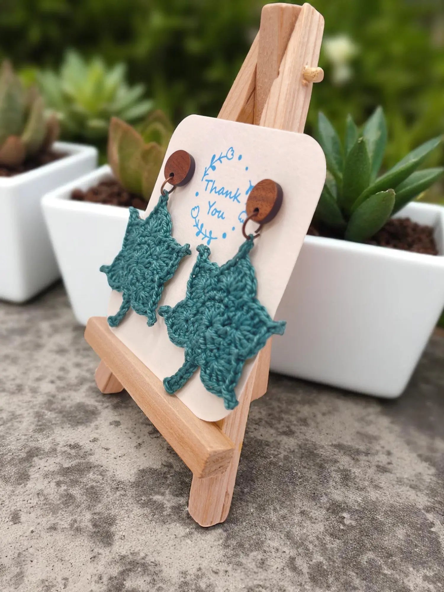 Maple Leaf in green (#4) Tangles & Twine