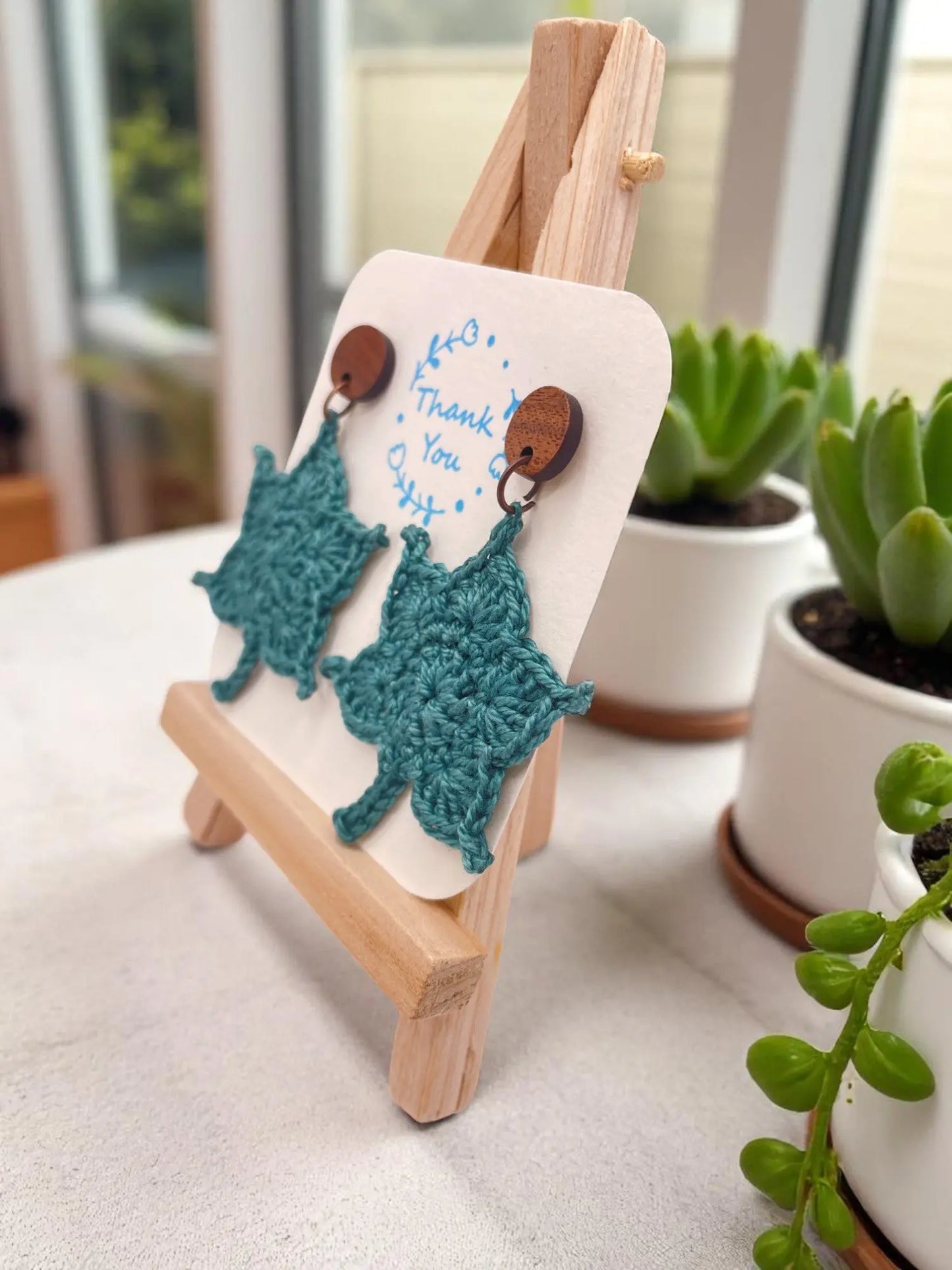 Maple Leaf in green (#4) Tangles & Twine