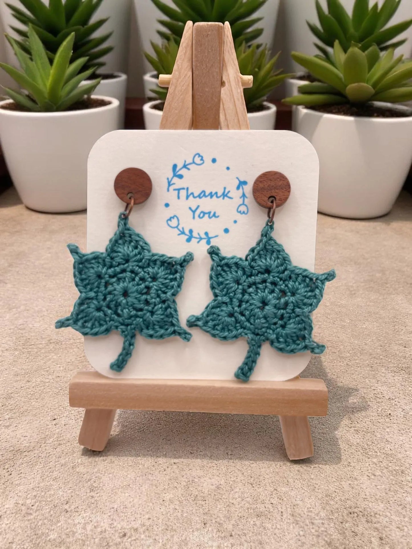 Maple Leaf in green (#4) Tangles & Twine