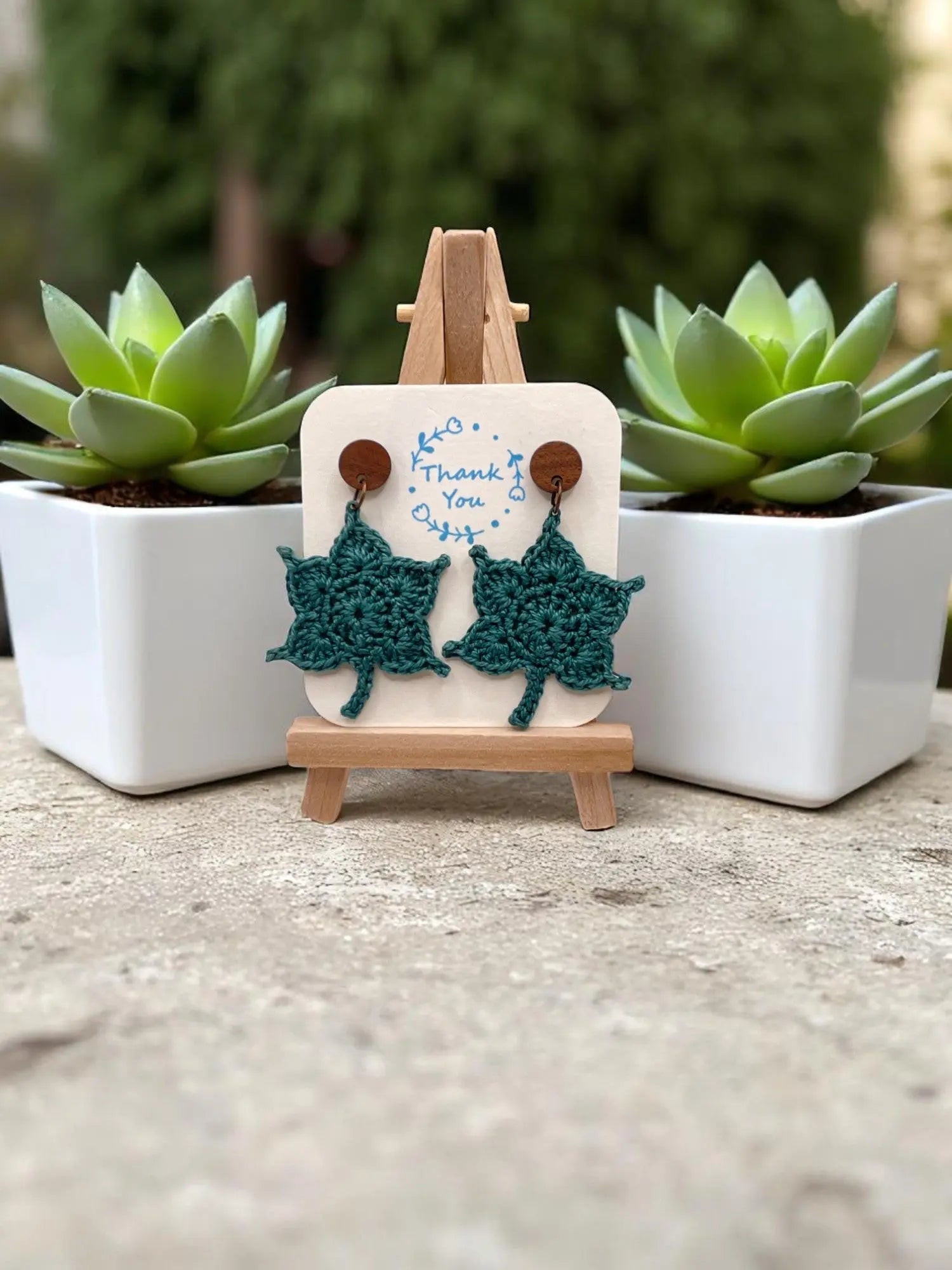 Maple Leaf in green (#4) Tangles & Twine