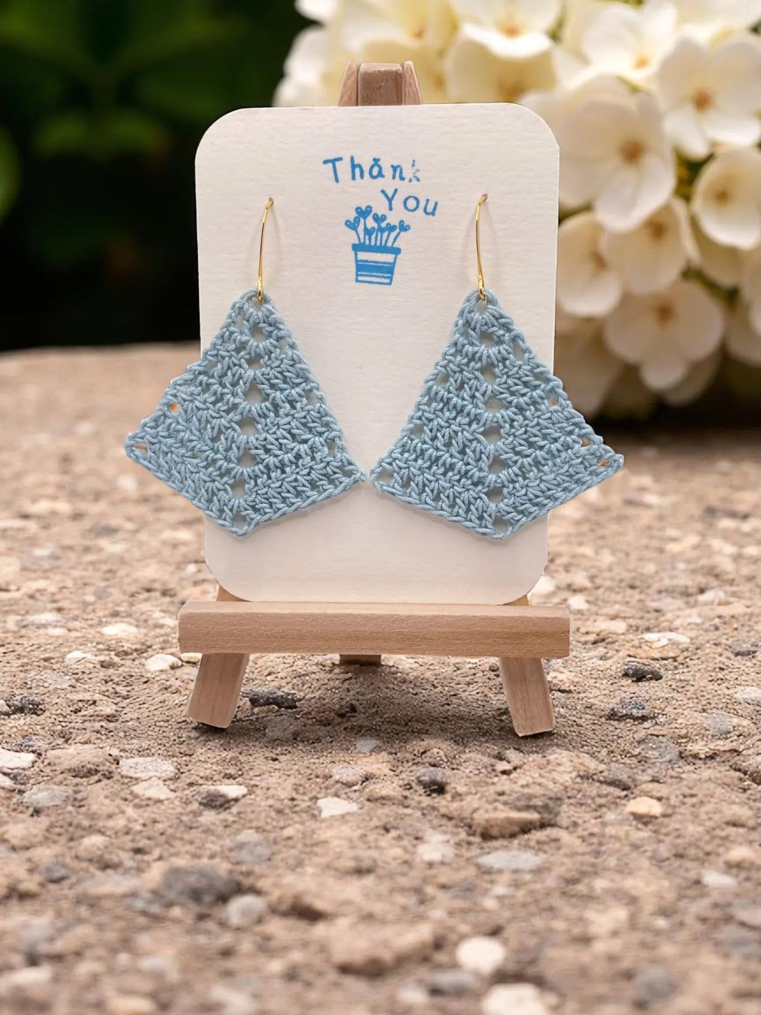 Simple triangle in light blue Tangles & Twine