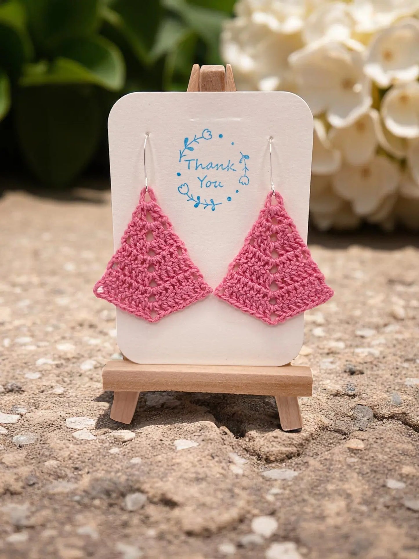 Simple triangle in bright pink Tangles & Twine