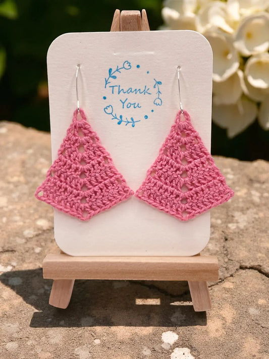 Simple triangle in bright pink Tangles & Twine