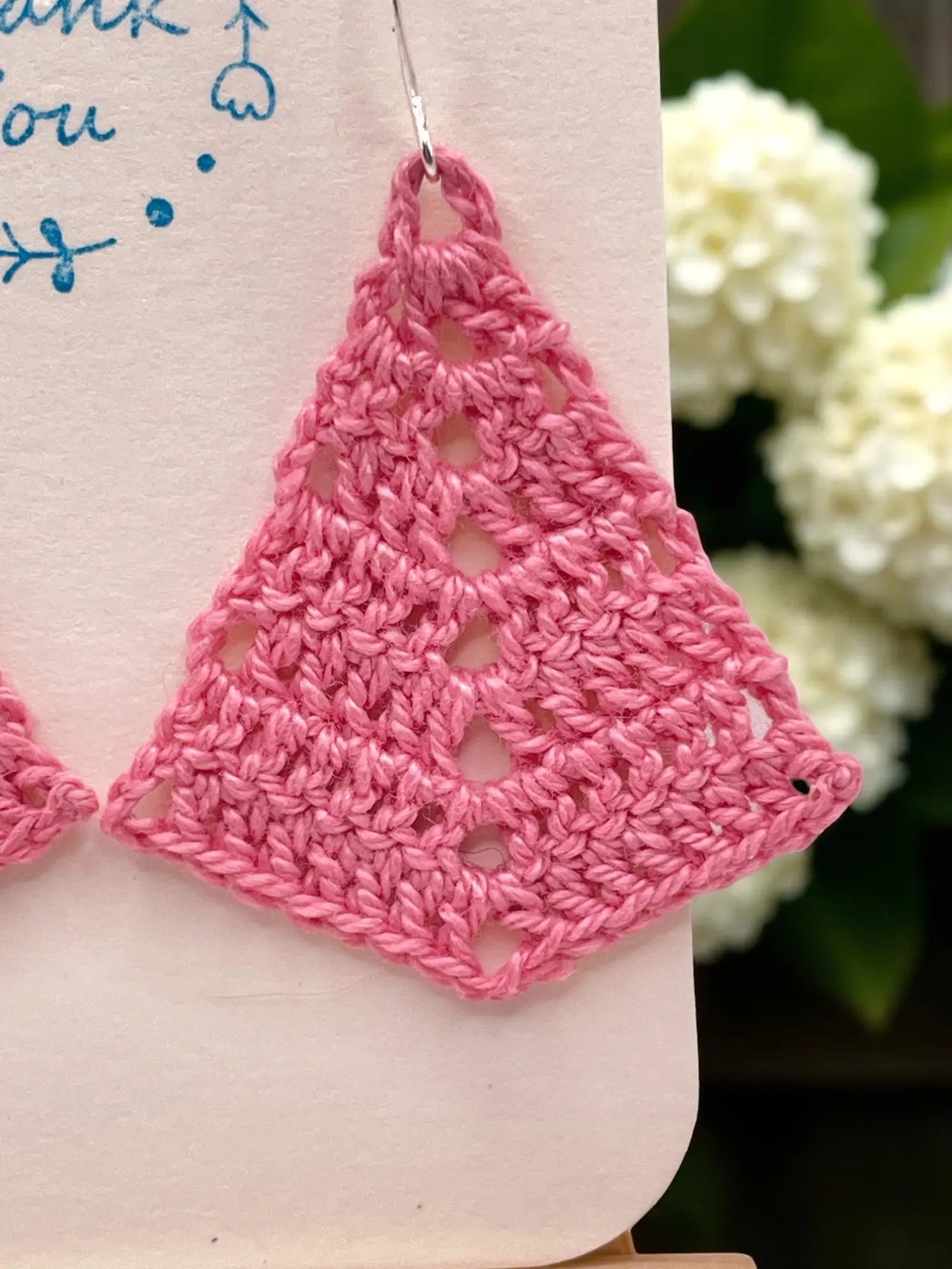 Simple triangle in bright pink Tangles & Twine