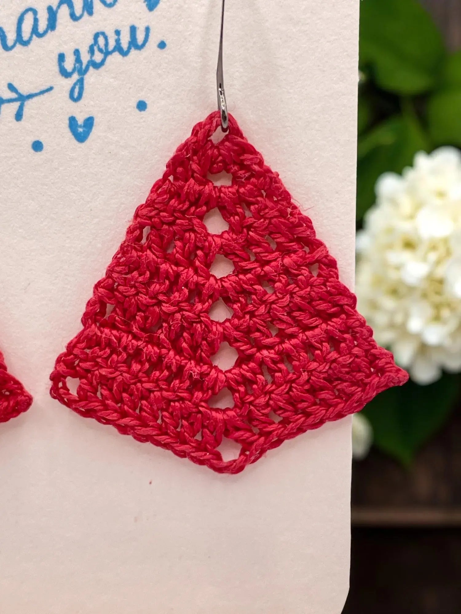 Simple triangle in red Tangles & Twine