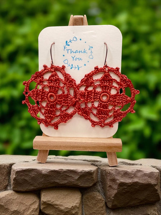 Circular earring in copper Tangles & Twine