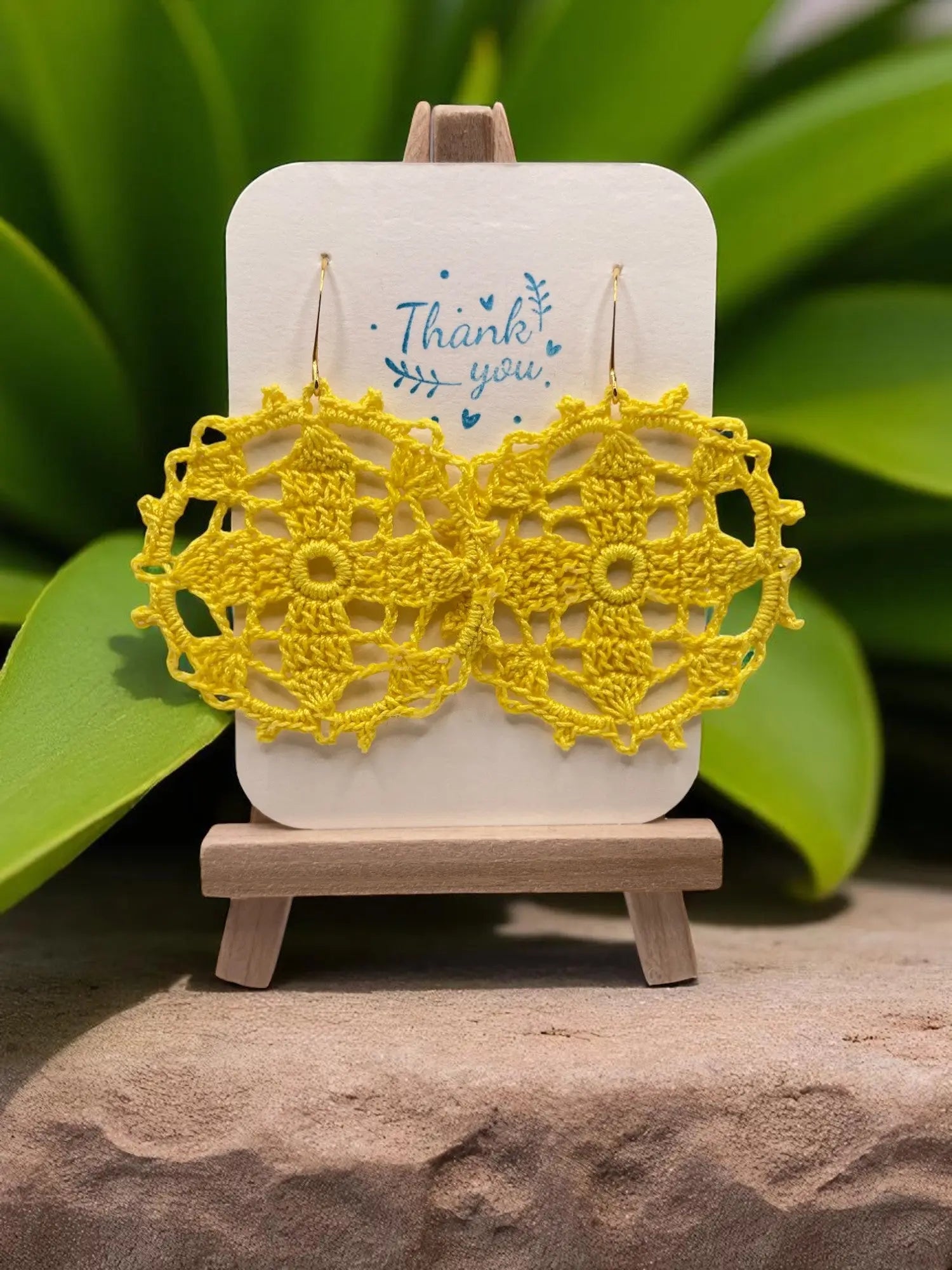 Circular earring in yellow Tangles & Twine