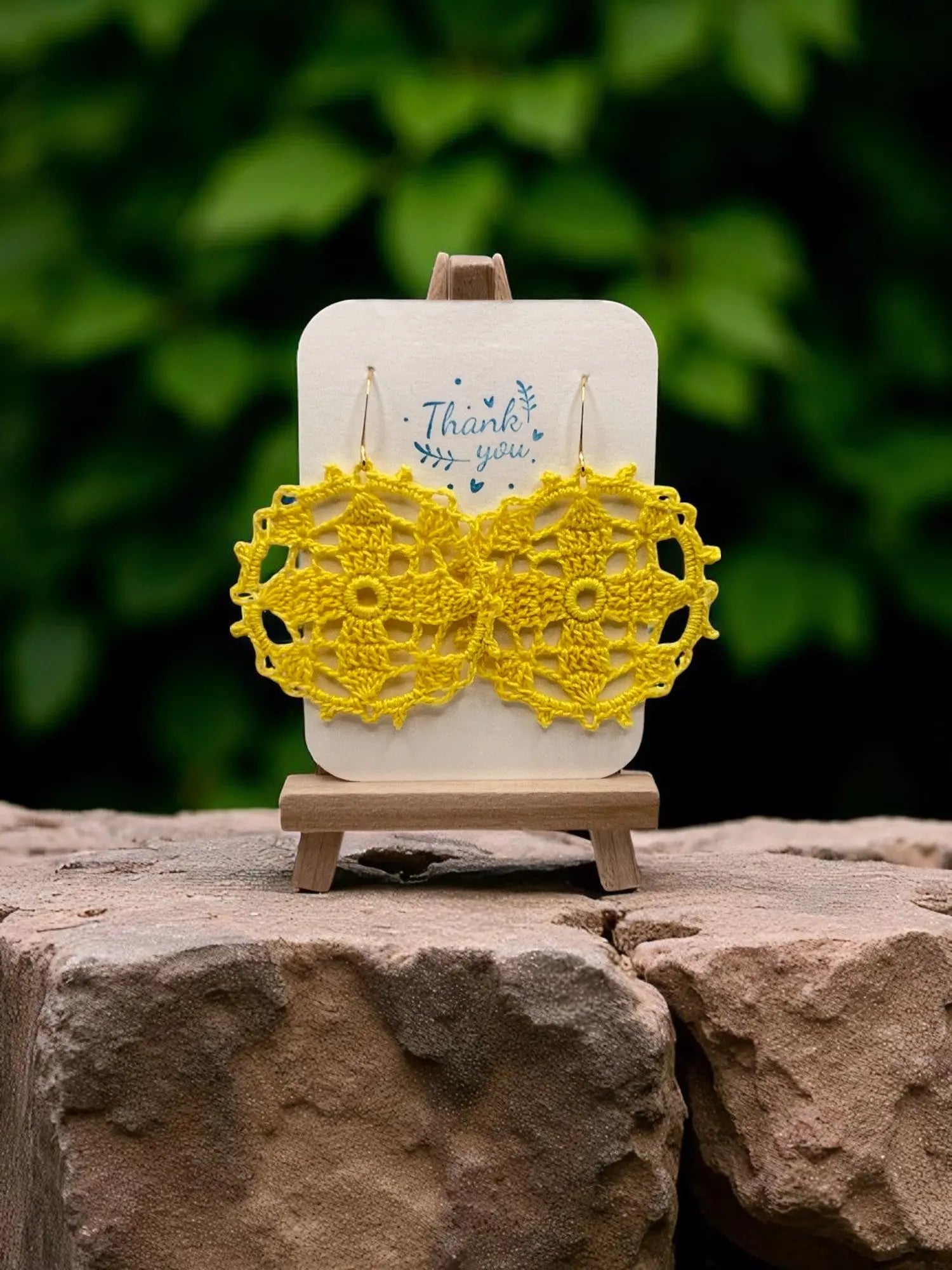 Circular earring in yellow Tangles & Twine