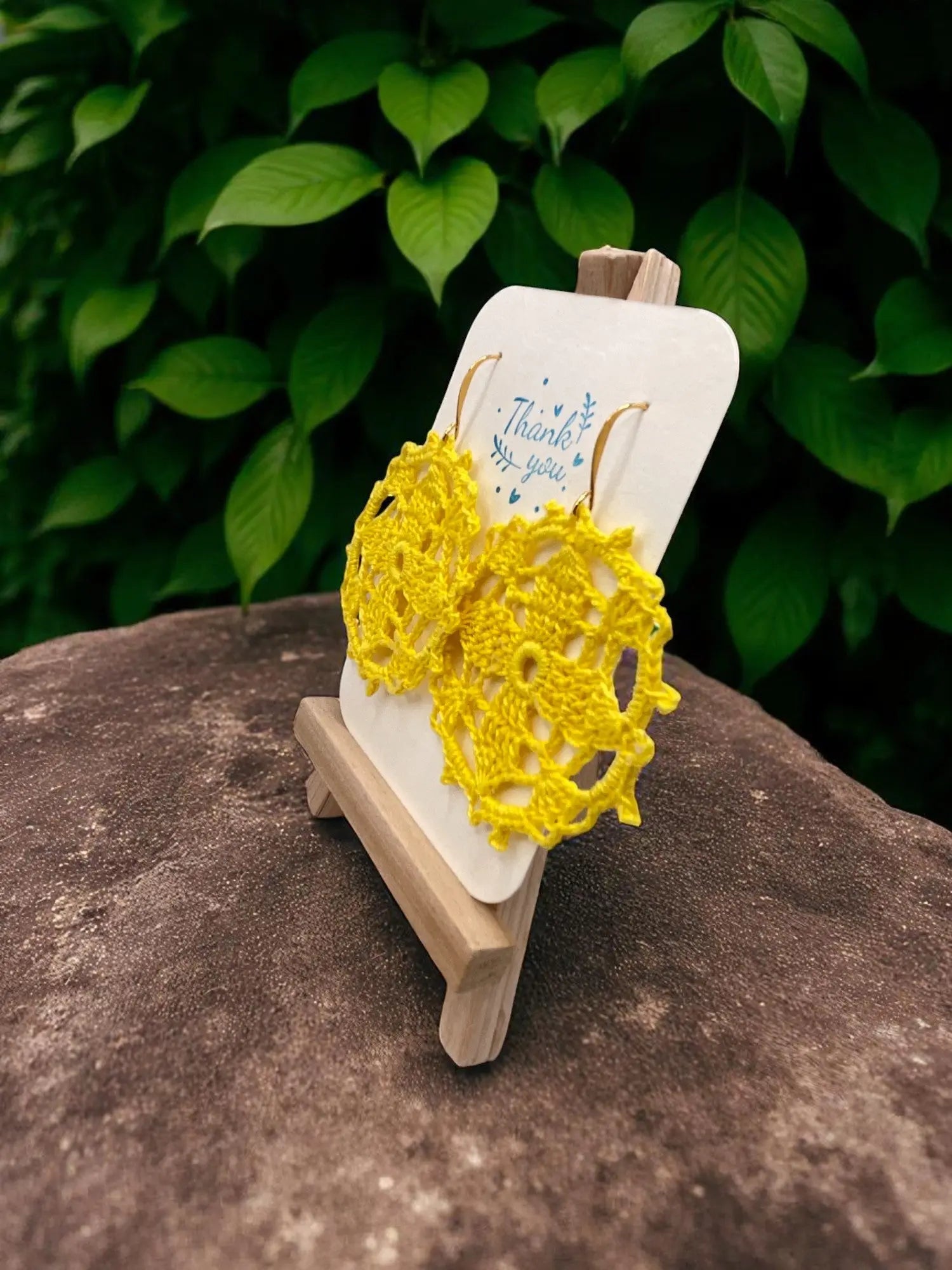 Circular earring in yellow Tangles & Twine