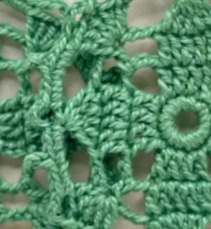 Circular earring in green Tangles & Twine