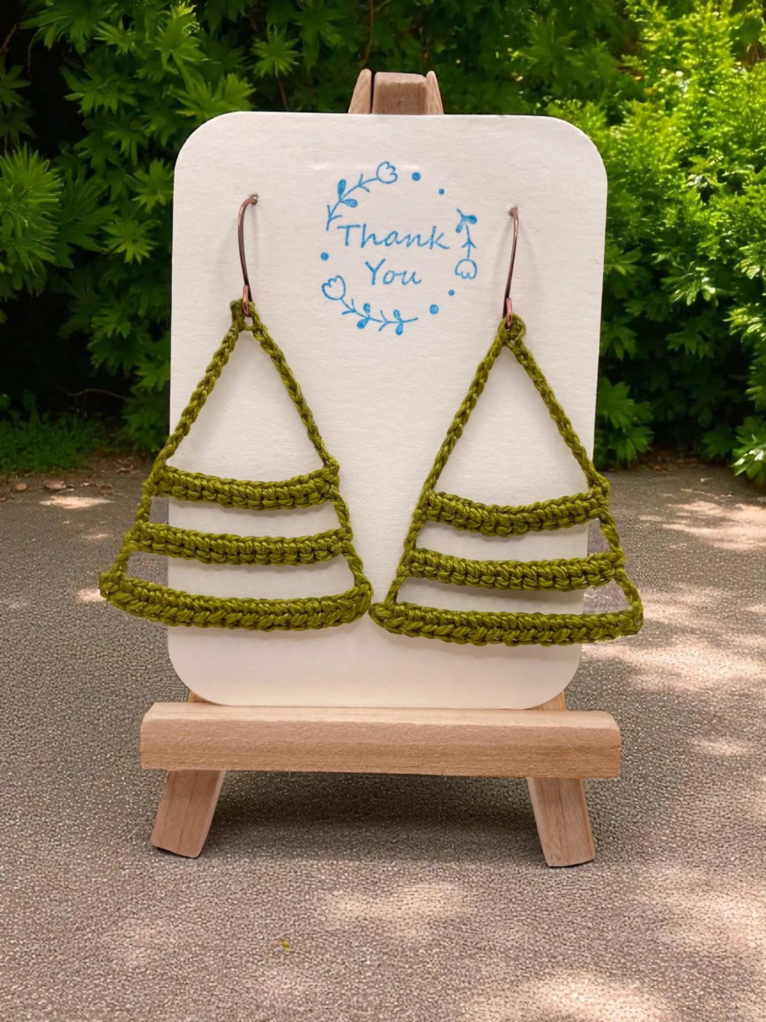 Dangling smiles in green Tangles & Twine