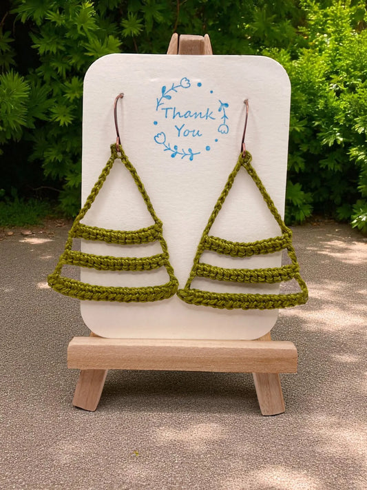 Dangling smiles in green Tangles & Twine