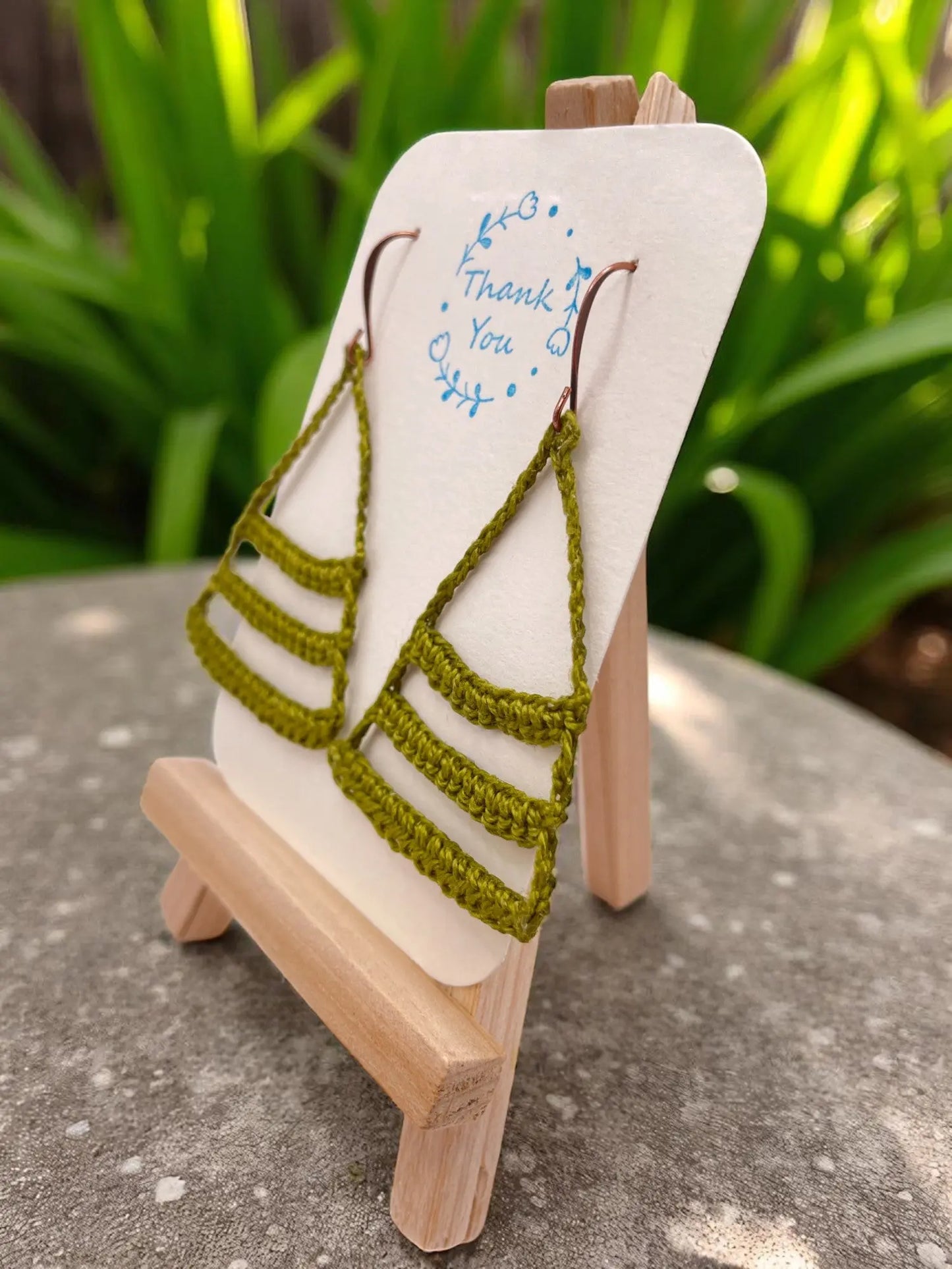 Dangling smiles in green Tangles & Twine