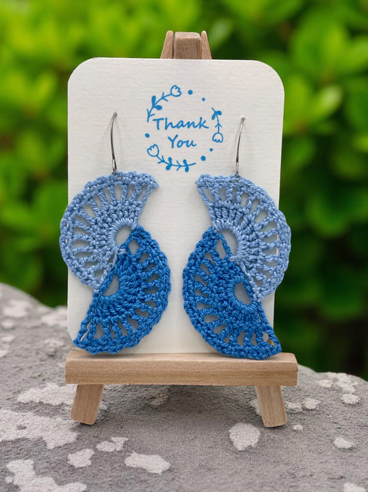 Angel wings in shades of blue