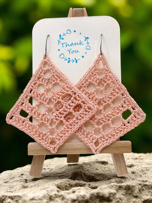 Fancy triangle in soft pink