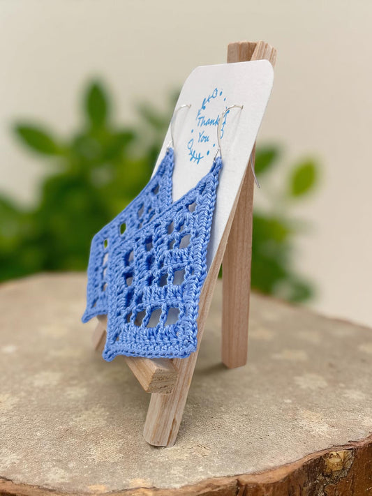 Fancy triangle in cornflower blue