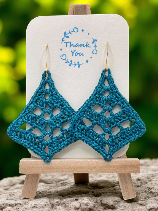 Fancy triangle in teal