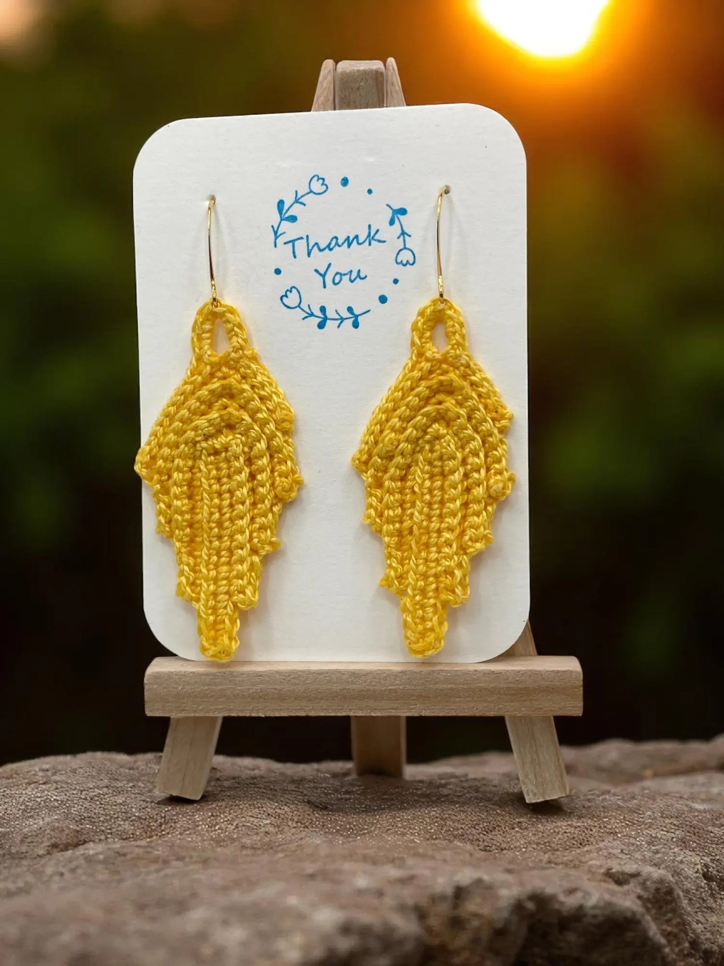 Modern leaf in yellow Tangles & Twine