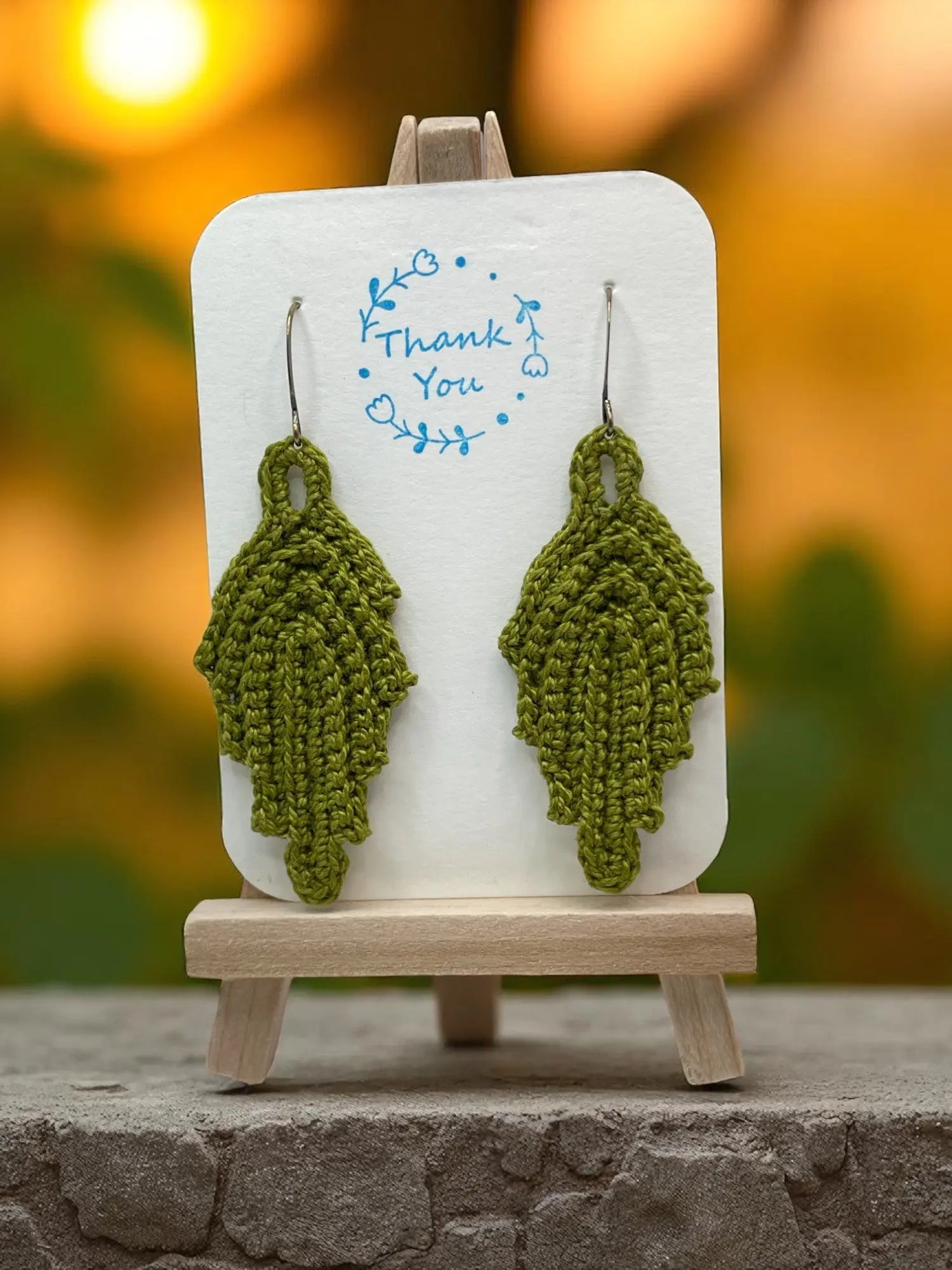 Modern leaf in forest green Tangles & Twine