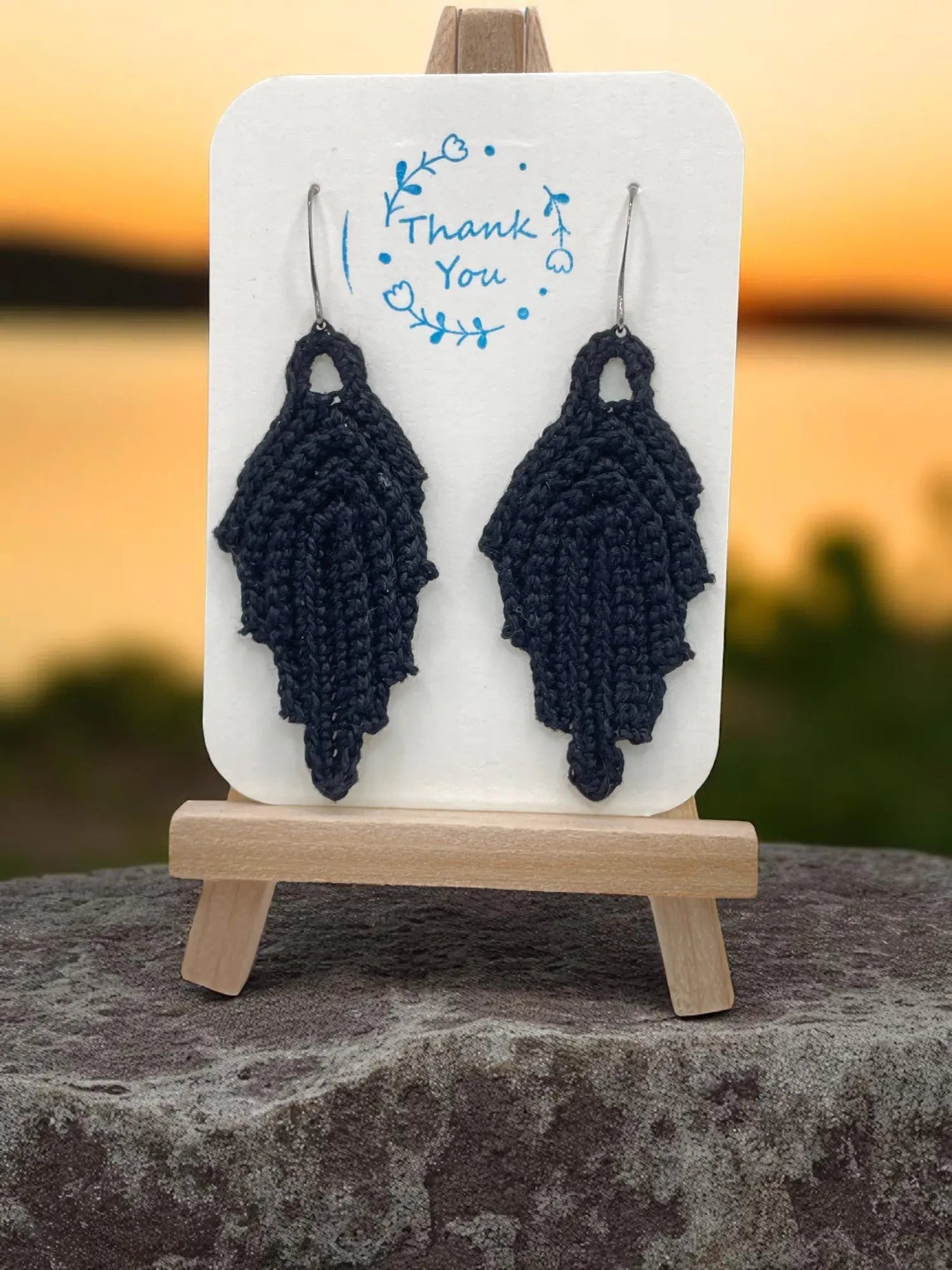 Modern leaf in black Tangles & Twine