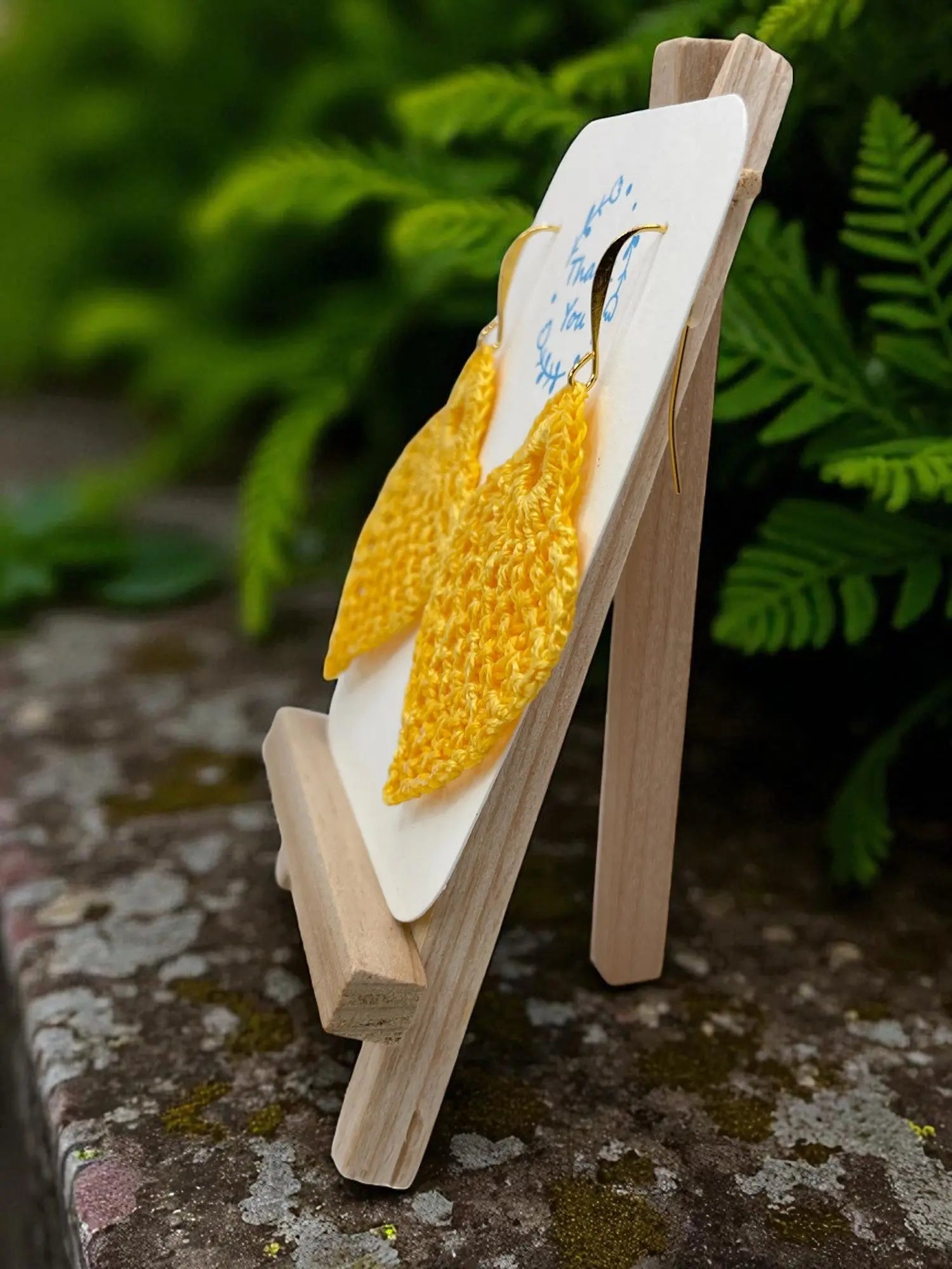 Pineapple in yellow Tangles & Twine