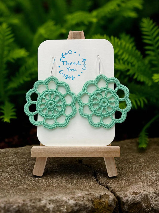 Intricate circle in mint green Tangles & Twine