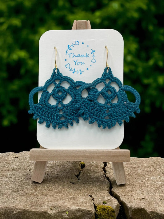 The Crown in teal Tangles & Twine