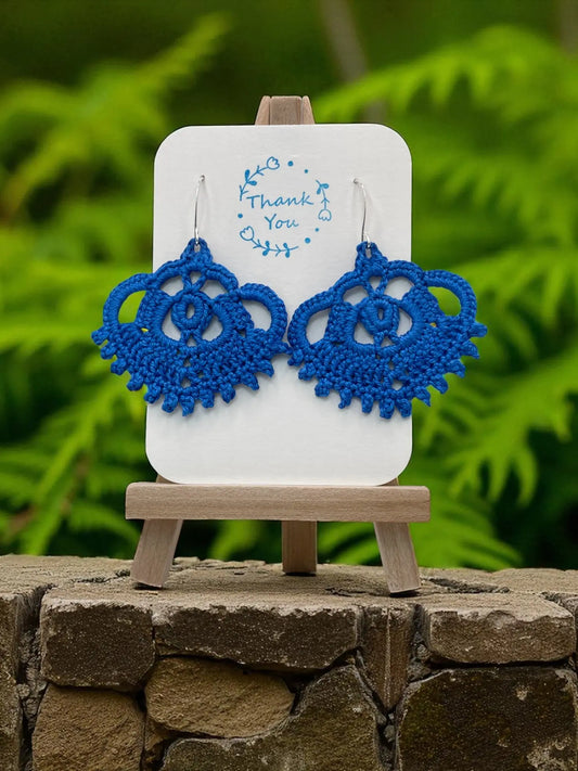 The Crown in bright blue Tangles & Twine