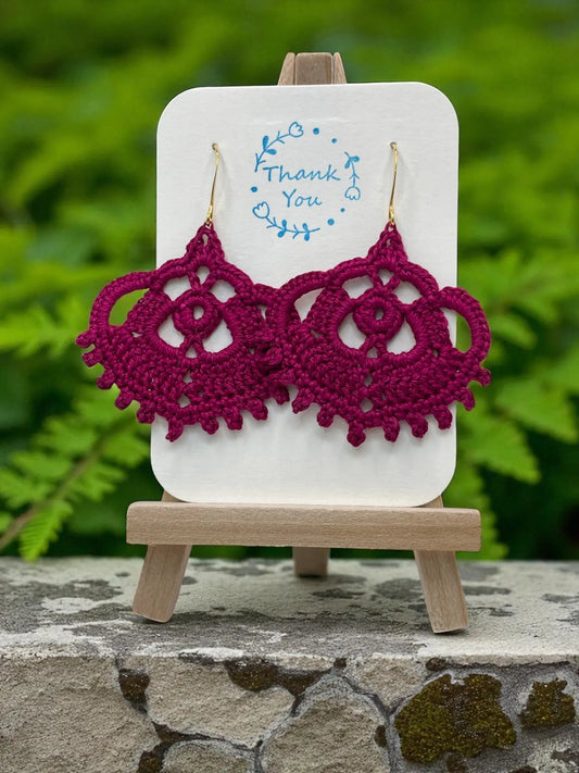 The Crown in fuchsia Tangles & Twine
