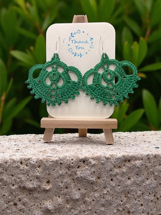 The Crown in green Tangles & Twine