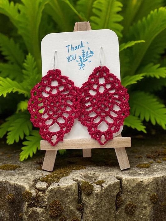 Lacey Pineapple in burgundy Tangles & Twine